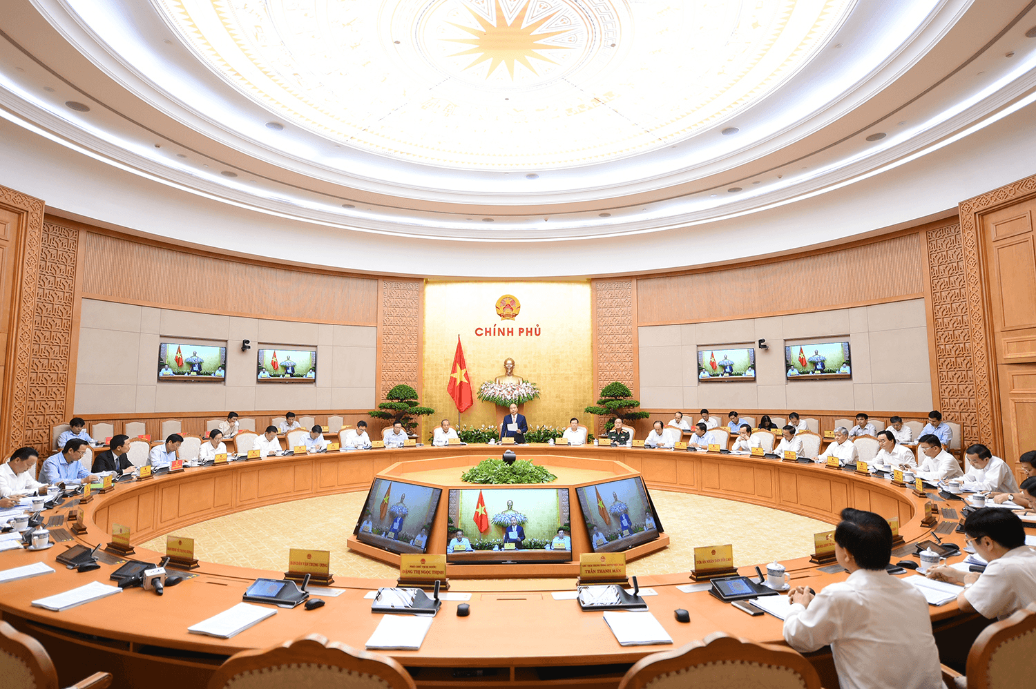 Chuyển đổi số khối chính phủ và doanh nghiệp nhà nước